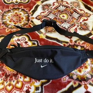 Nike Heritage Fanny Pack